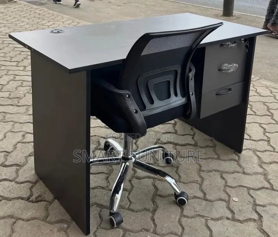Heavyweight Champion Office Chairs With Fixed Office Desk