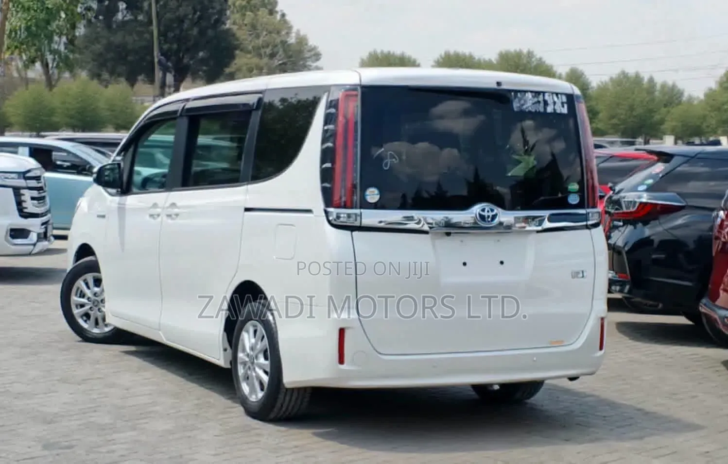 Toyota Noah 1.8 FWD Hybrid (7 seater) 2019 White