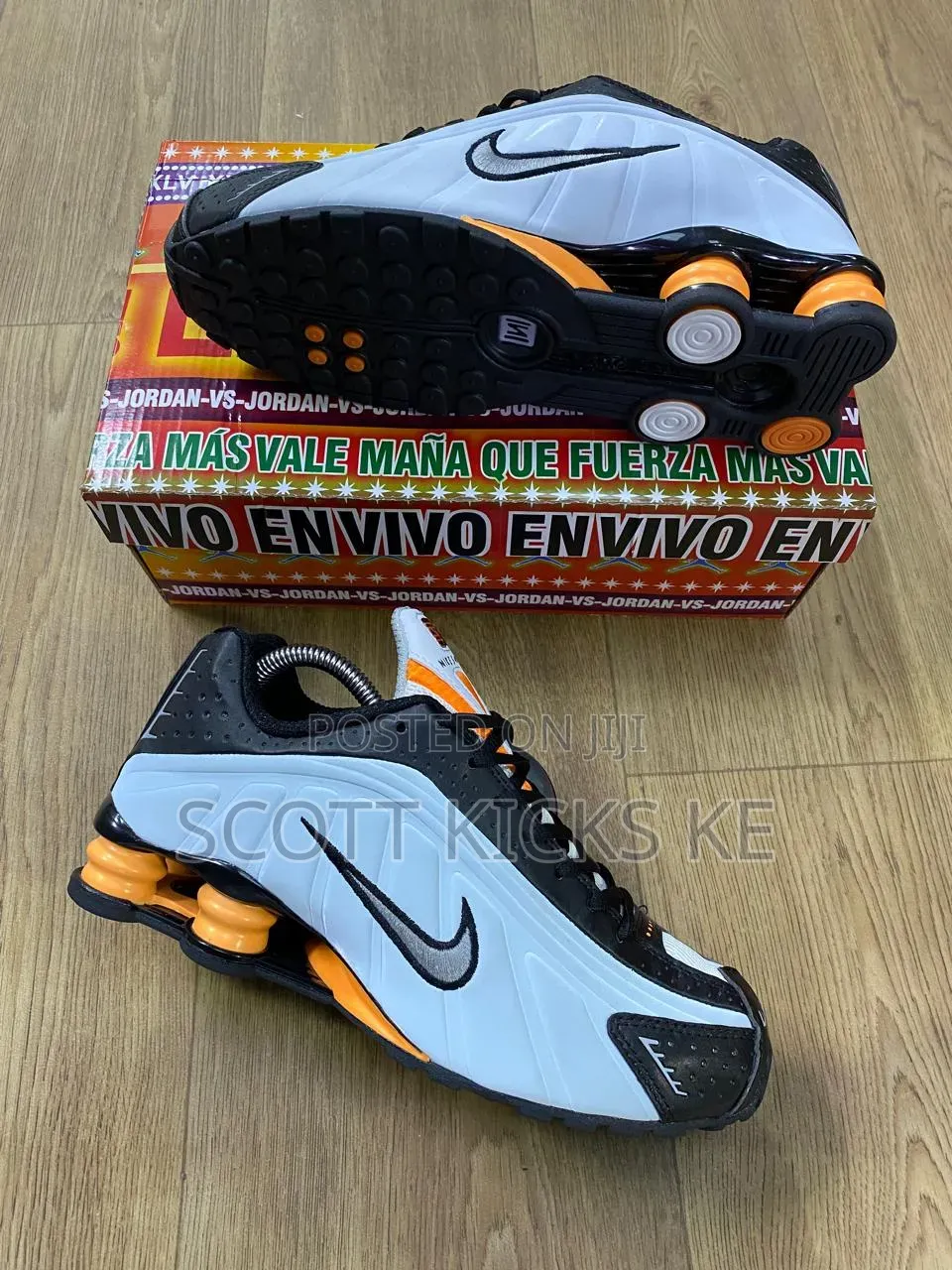 Nike Shoxs R4 Sneakers