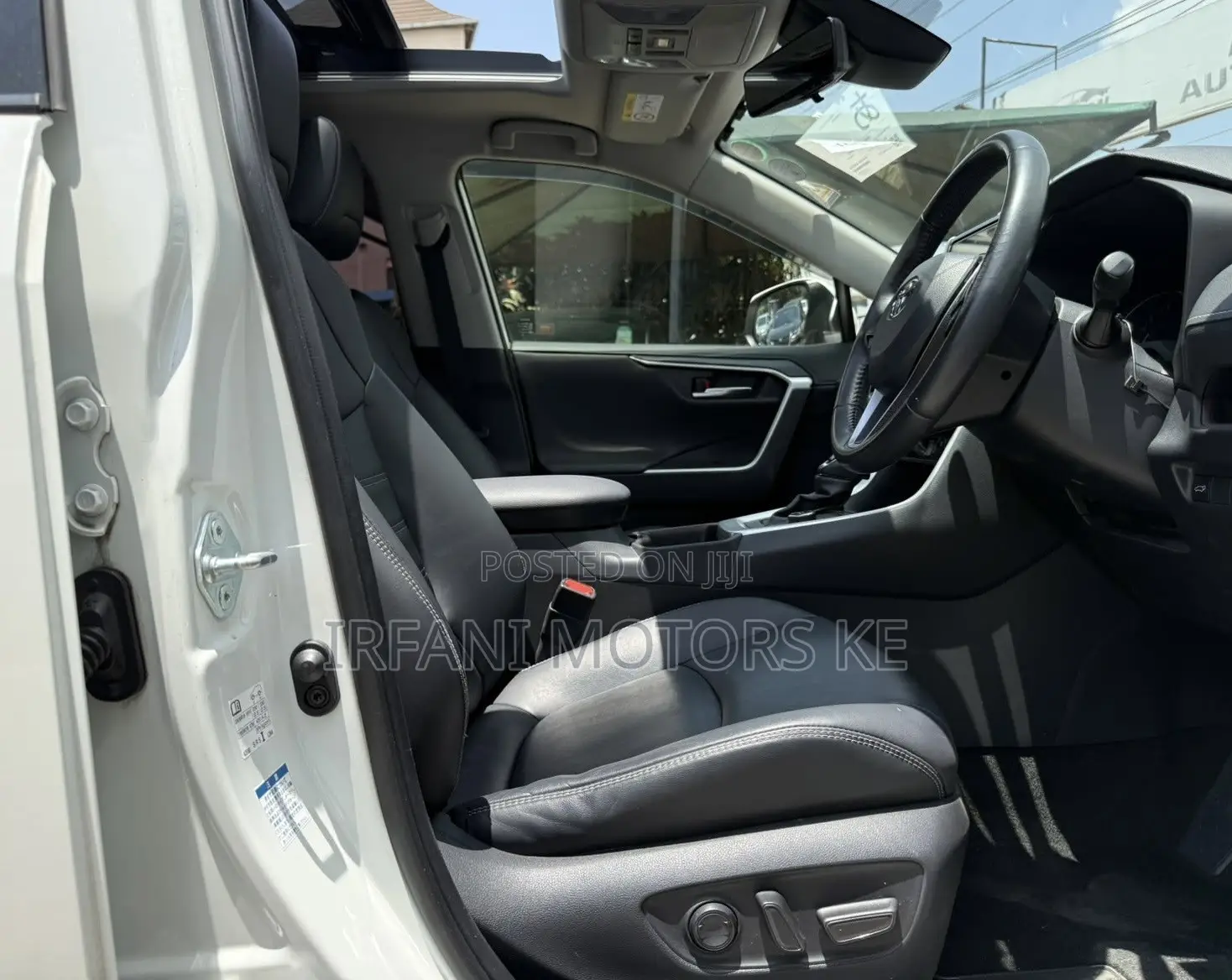 Toyota RAV4 Limited AWD 2019 White
