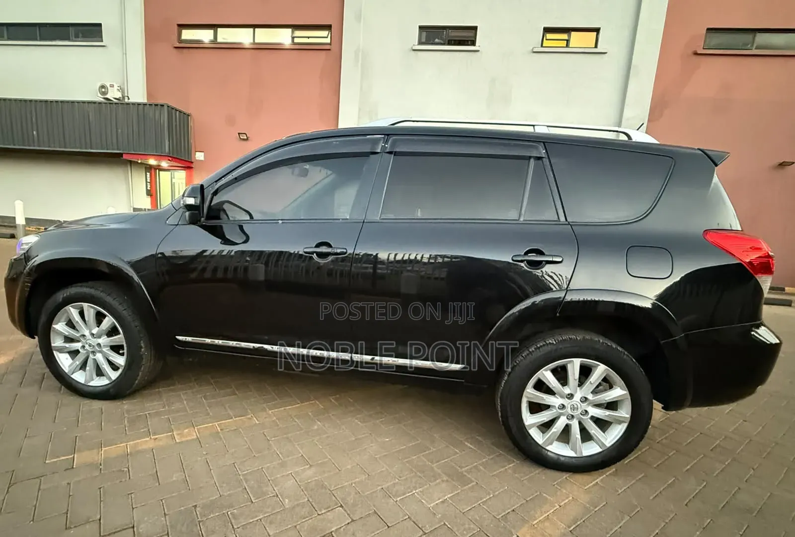 Toyota Vanguard 2013 Black