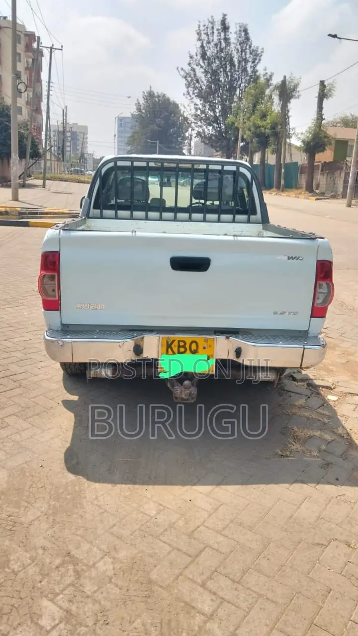 Isuzu D-MAX 2011 White