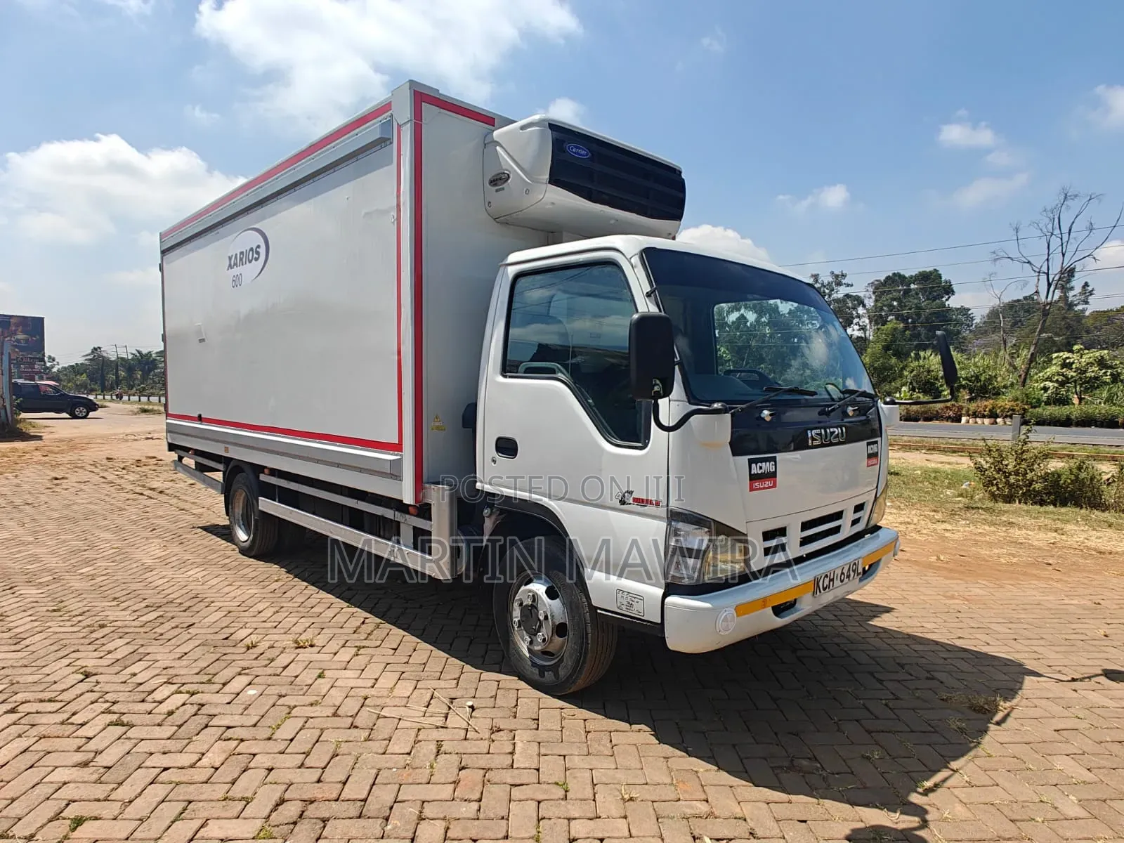 Isuzu NQR With Refrigerator 2009 White