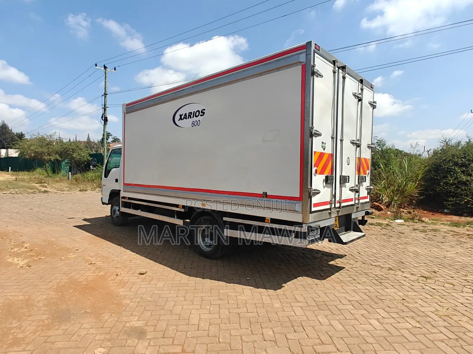 Isuzu NQR With Refrigerator 2009 White