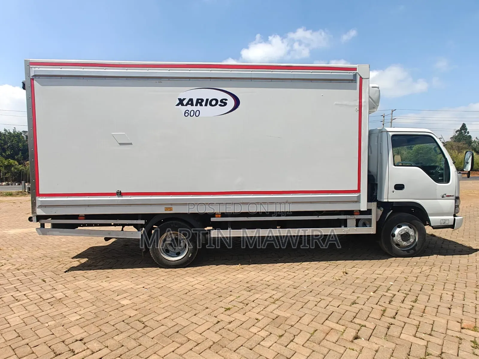 Isuzu NQR With Refrigerator 2009 White