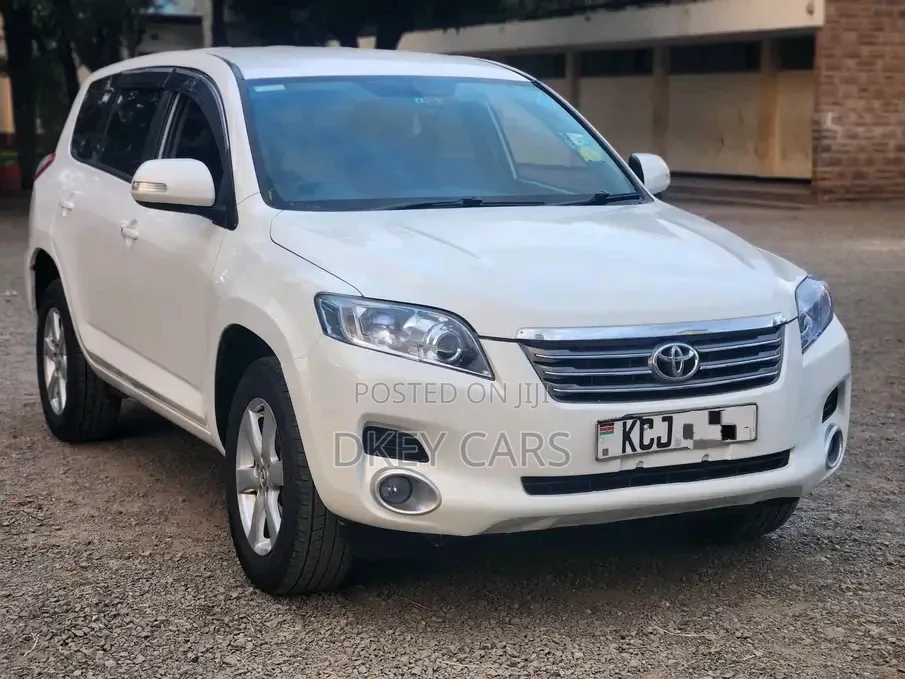 Toyota Vanguard 2010 White