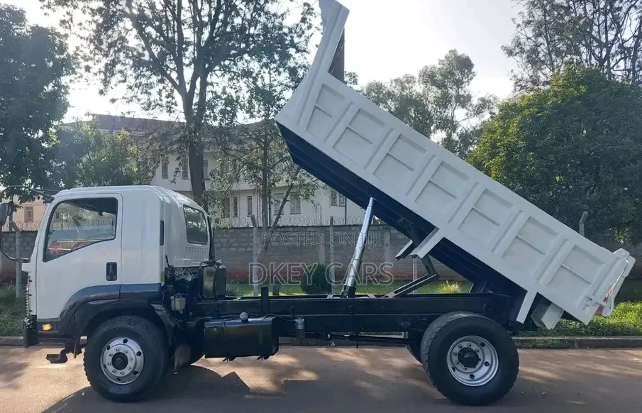 Isuzu FTR Local 2021 White