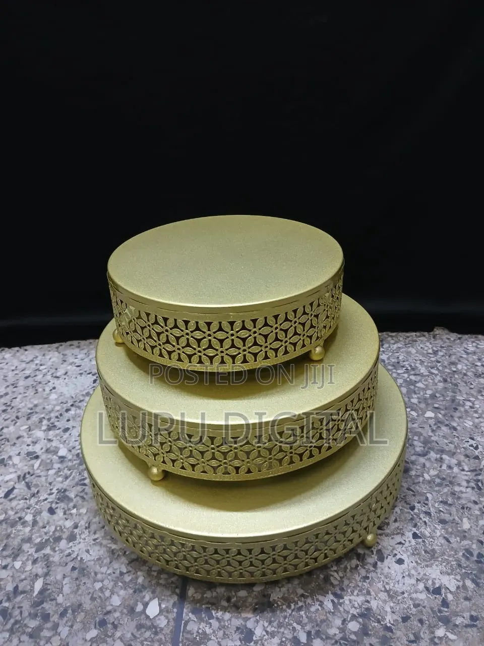 3Pcs Gold Cake Stands Sizes: *25/30/35/Cm*