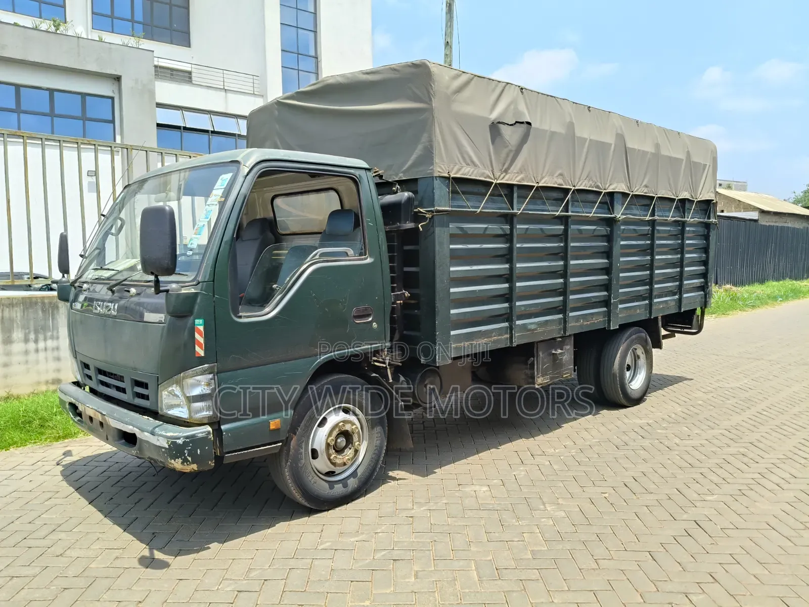 Isuzu NPR 2018