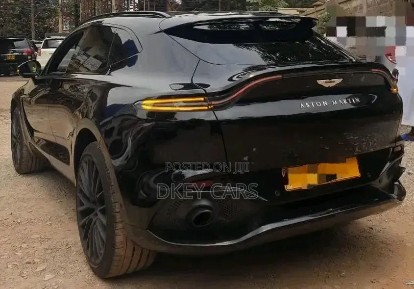 Aston Martin DBX 2022 Black
