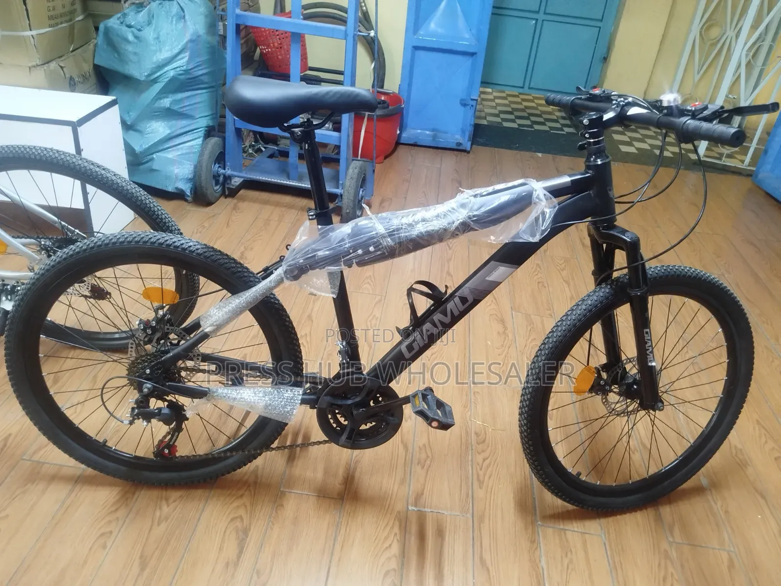 GIAMU 26-Inch Mountain Bike