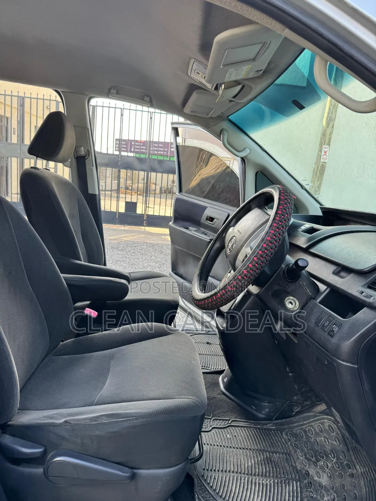Toyota Voxy 2012 Silver