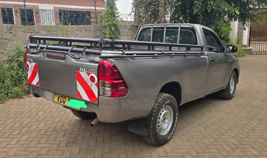 Toyota Hilux 2018 Beige