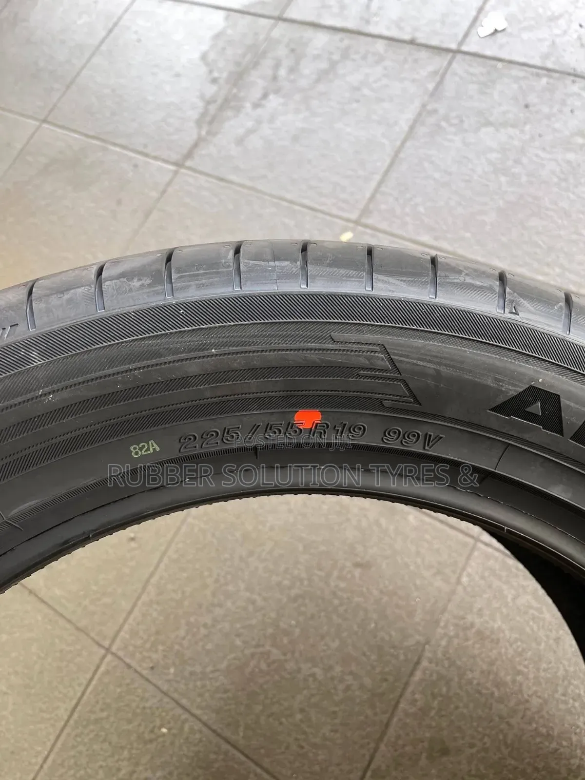 225 /55 R19 Yokohama Tyres 99v Advan Sport