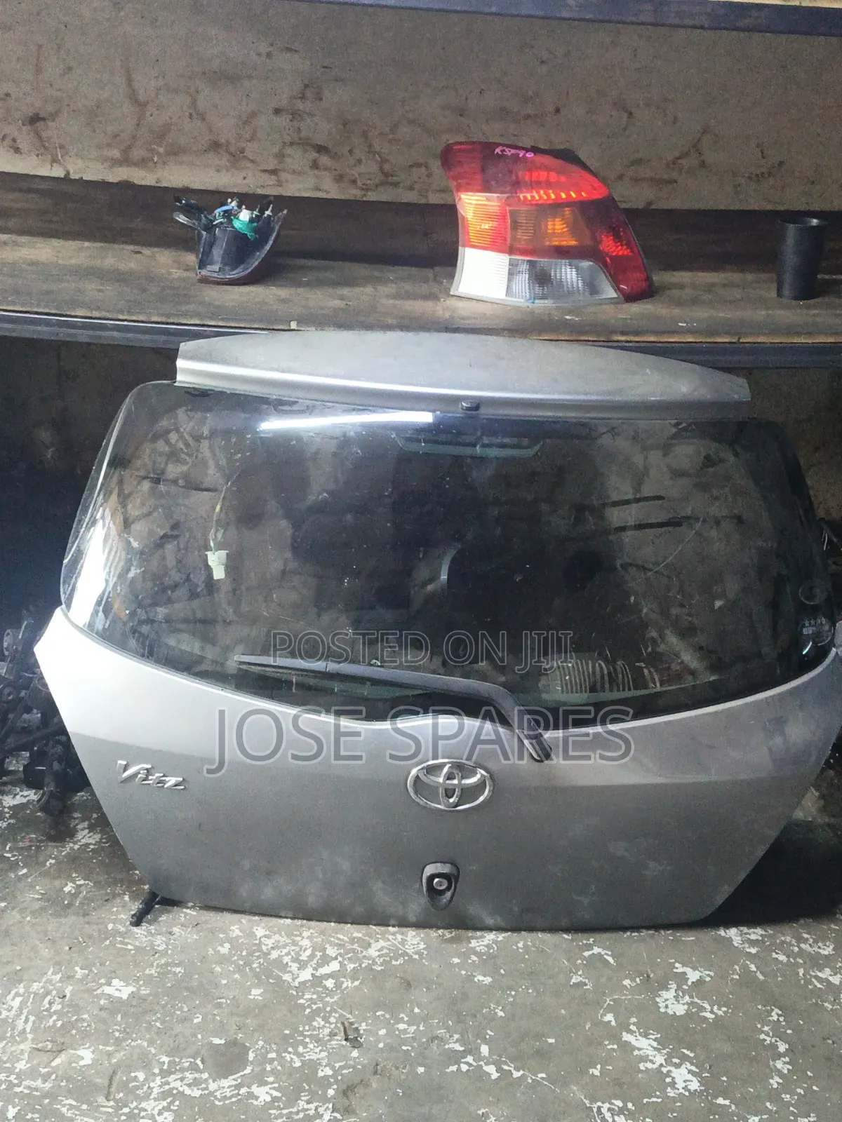 Tail Gate Vitz