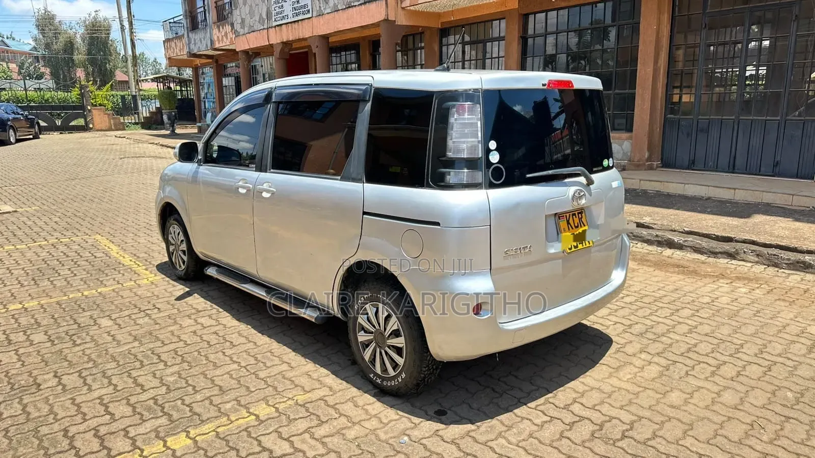 Toyota Sienta 2013 Silver