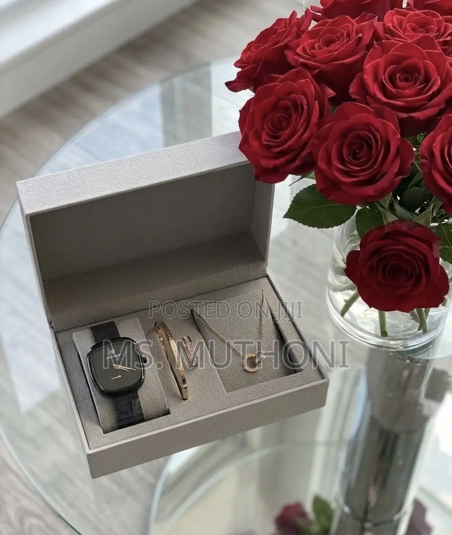 Irregular Barrel-Shaped Black Dial Watch Set