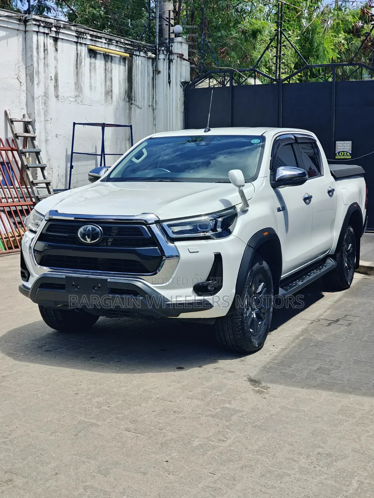 Toyota Hilux 2019 White