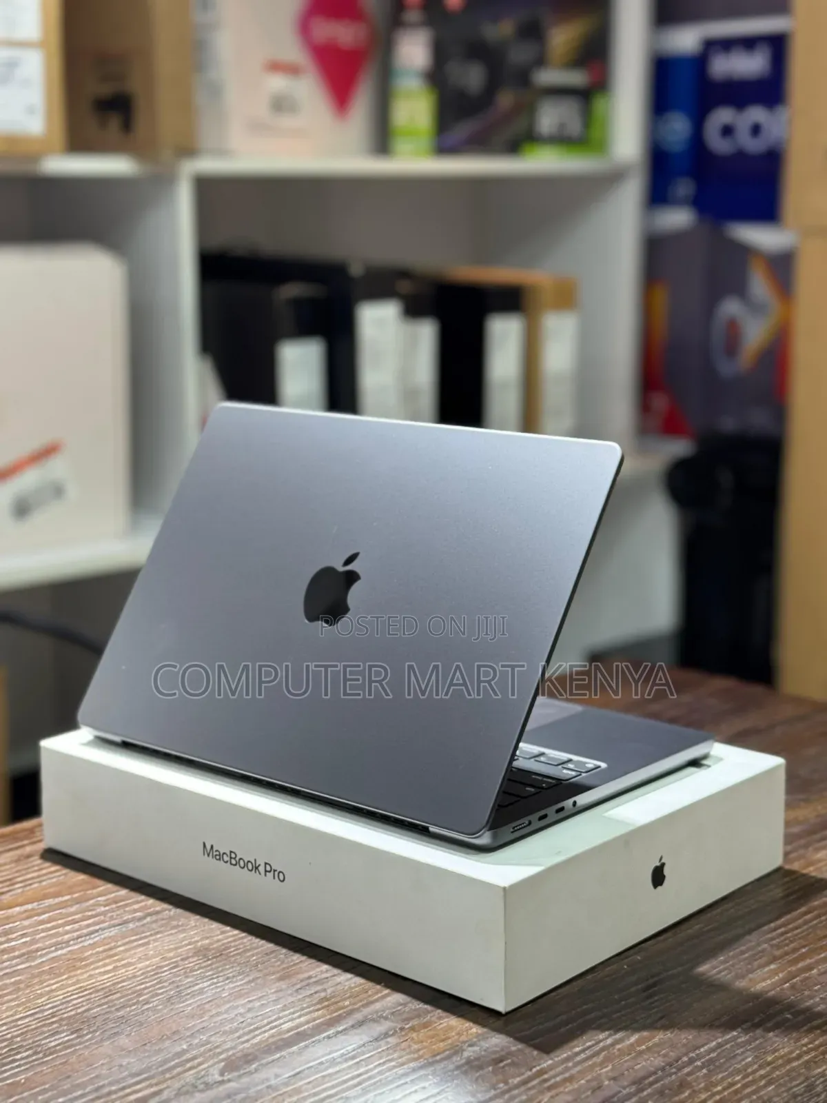New Laptop Apple MacBook Pro 16GB Apple M2 SSD 512GB