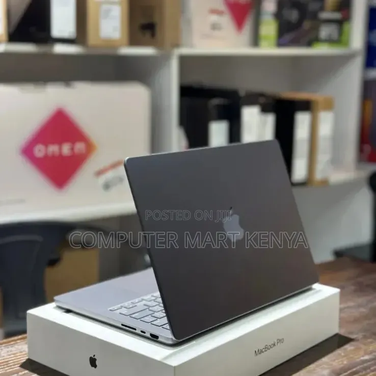 New Laptop Apple MacBook Pro 16GB Apple M2 SSD 512GB