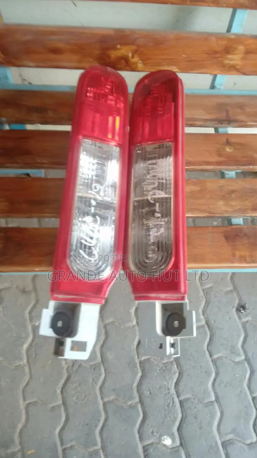 Nissan Cube Taillights