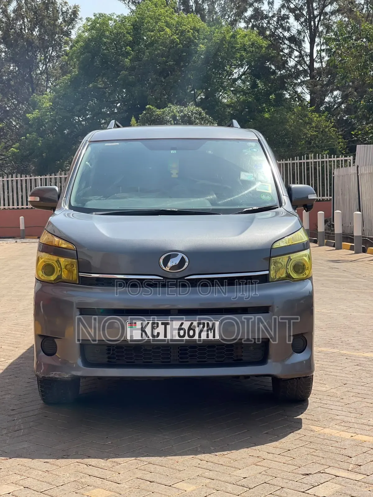 Toyota Voxy 2011 Gray