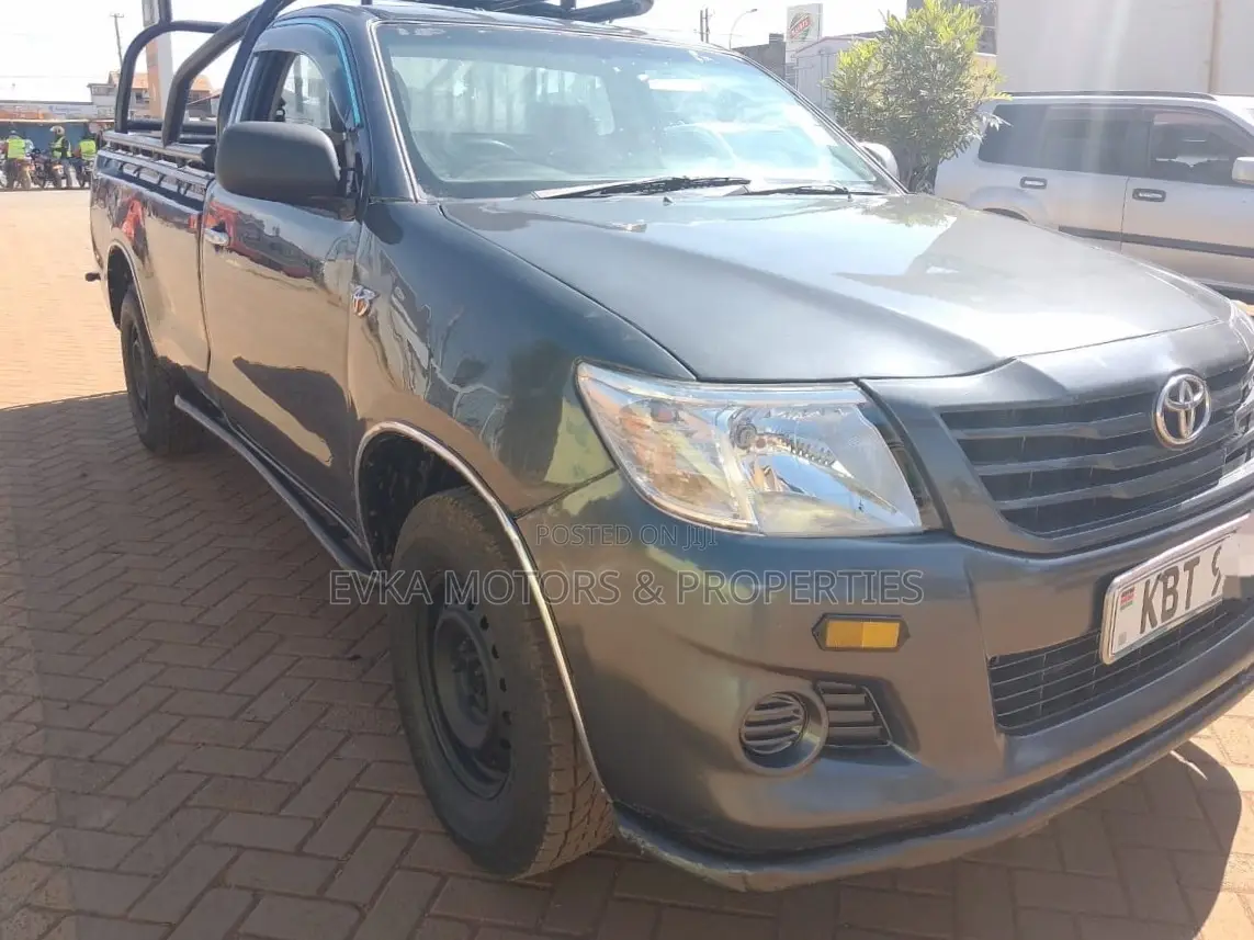 Toyota Hilux 2012 Gray