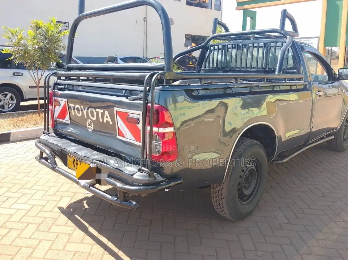 Toyota Hilux 2012 Gray