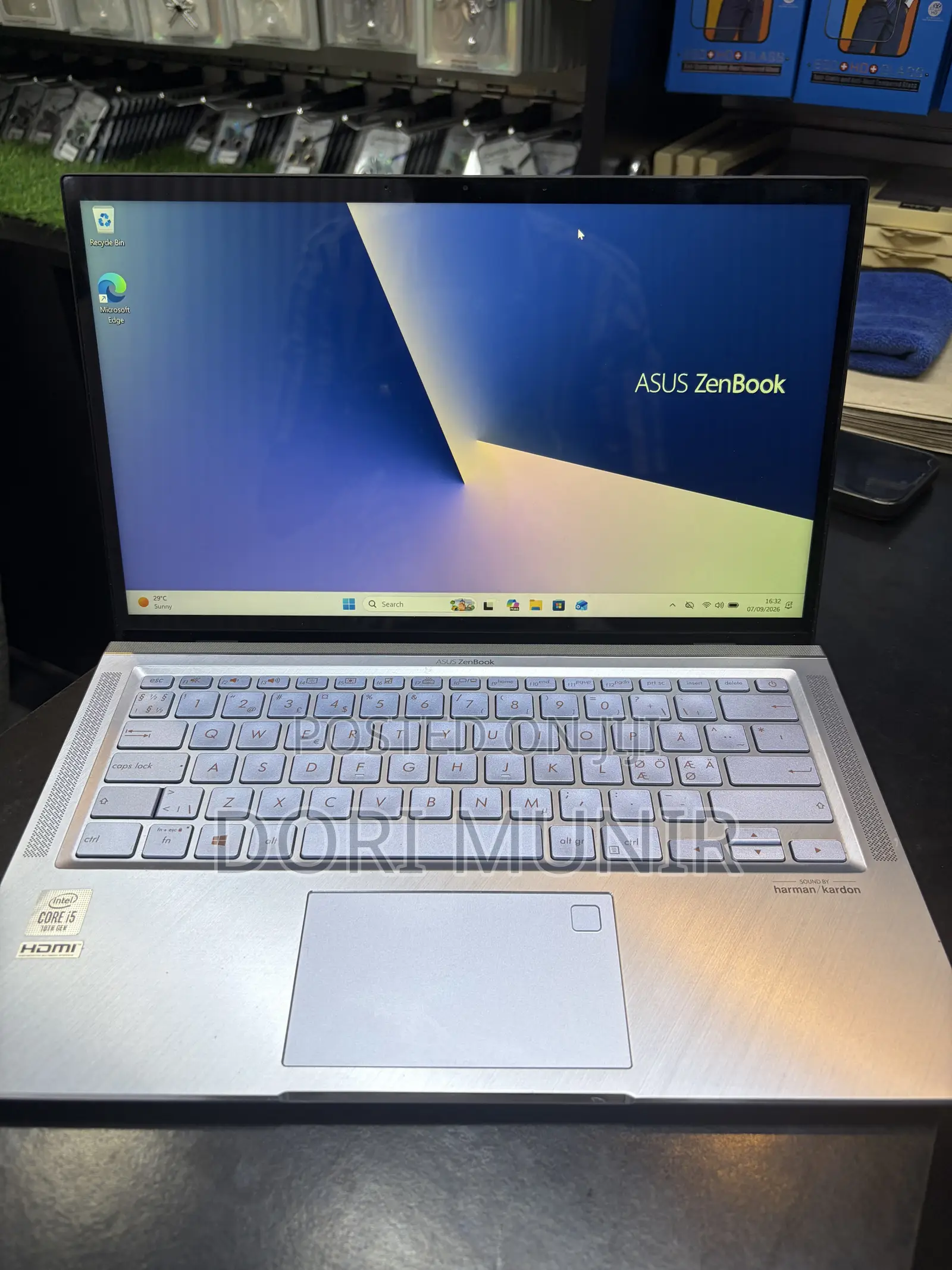 Laptop Asus ZenBook UX430UA 8GB Intel Core i5 SSHD (Hybrid) 256GB