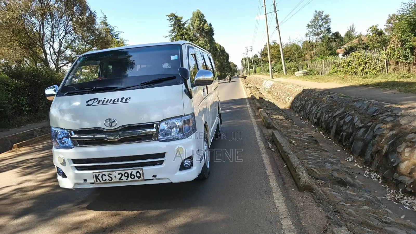 Toyota HiAce 2011 White