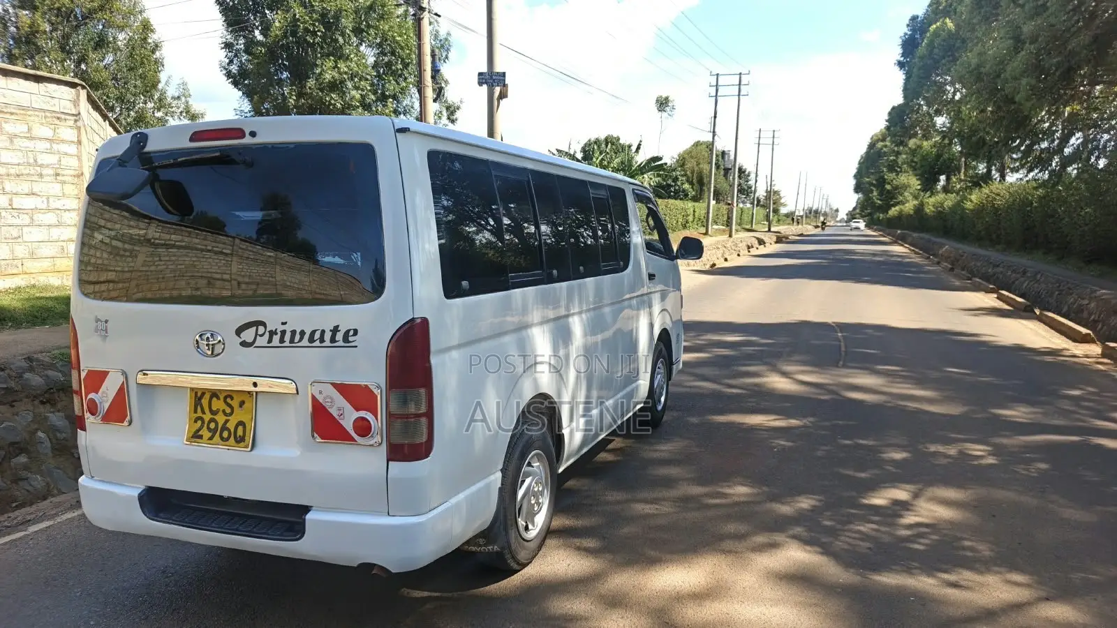 Toyota HiAce 2011 White