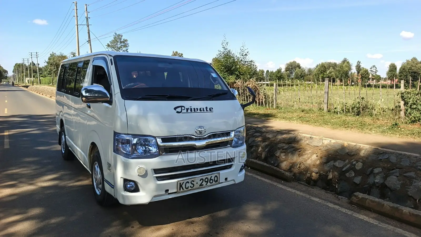 Toyota HiAce 2011 White