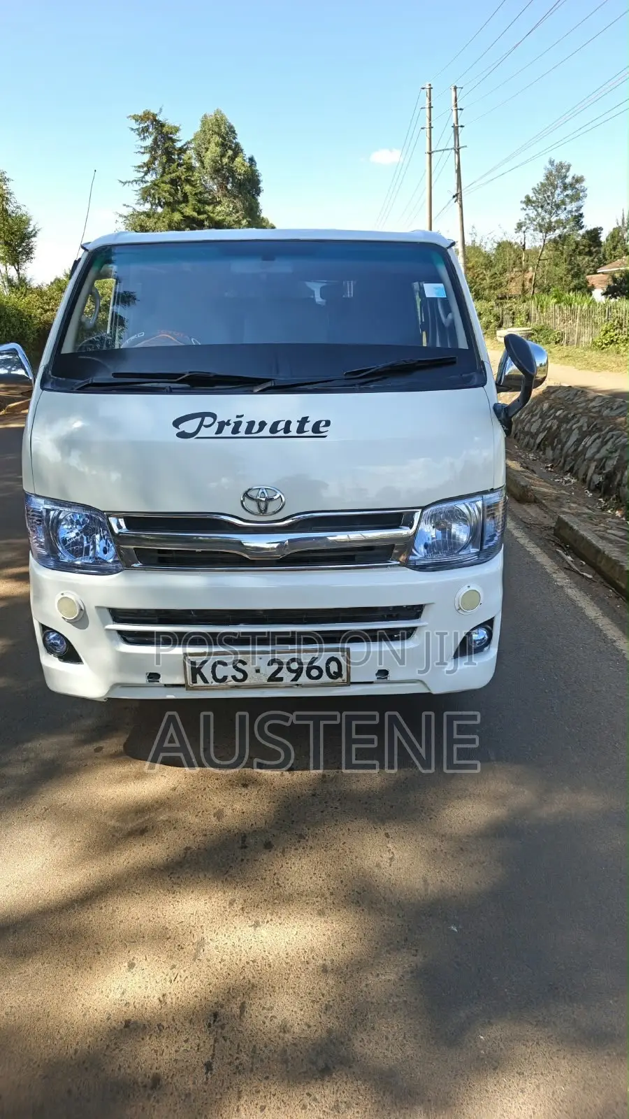 Toyota HiAce 2011 White