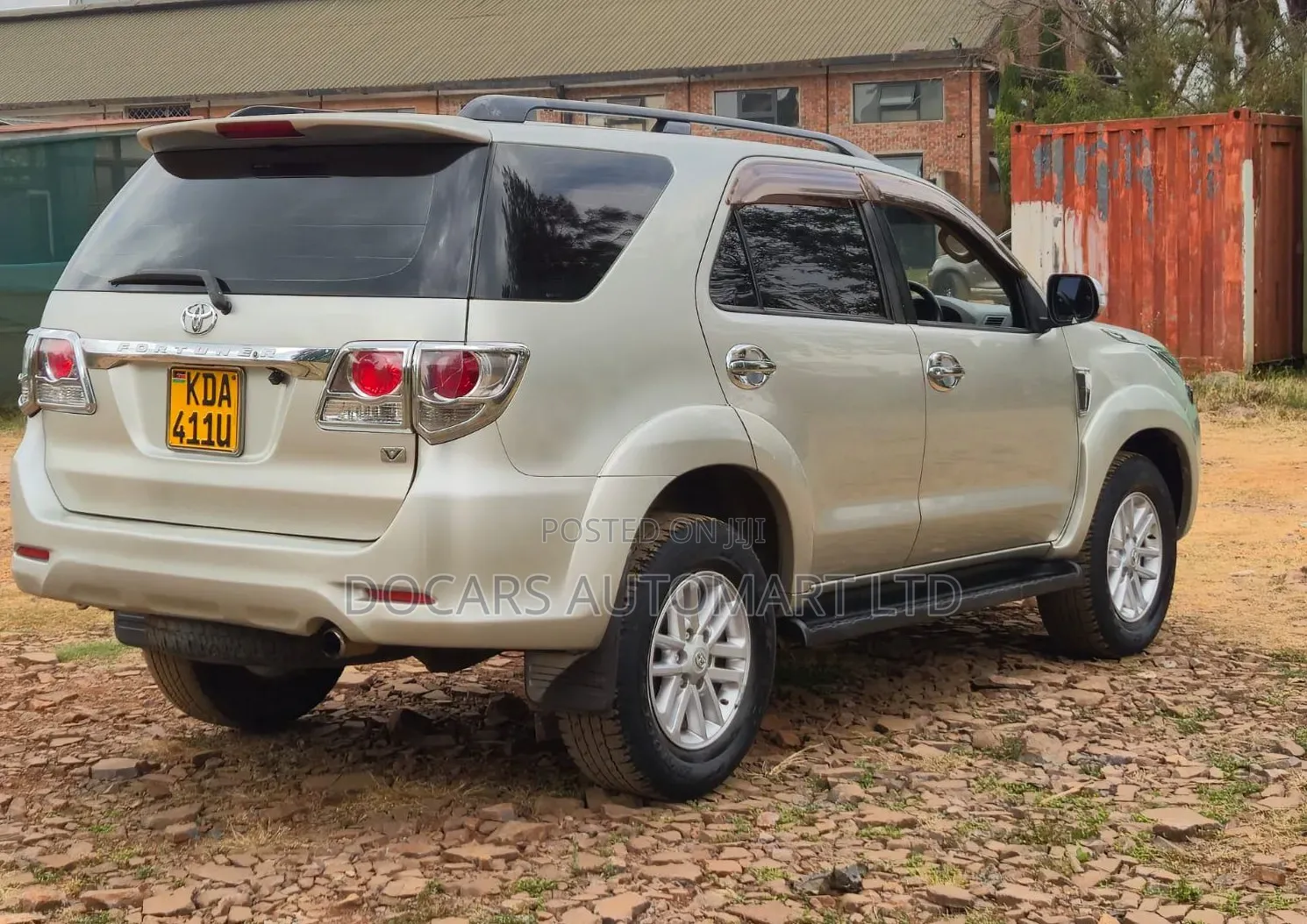 Toyota Fortuner 2012 Gold