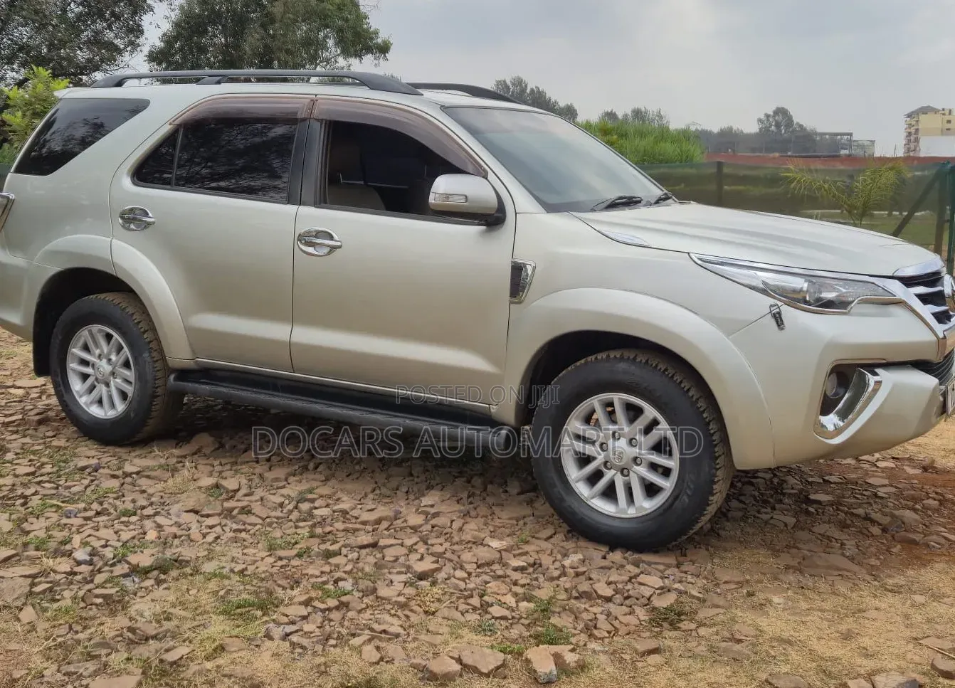 Toyota Fortuner 2012 Gold