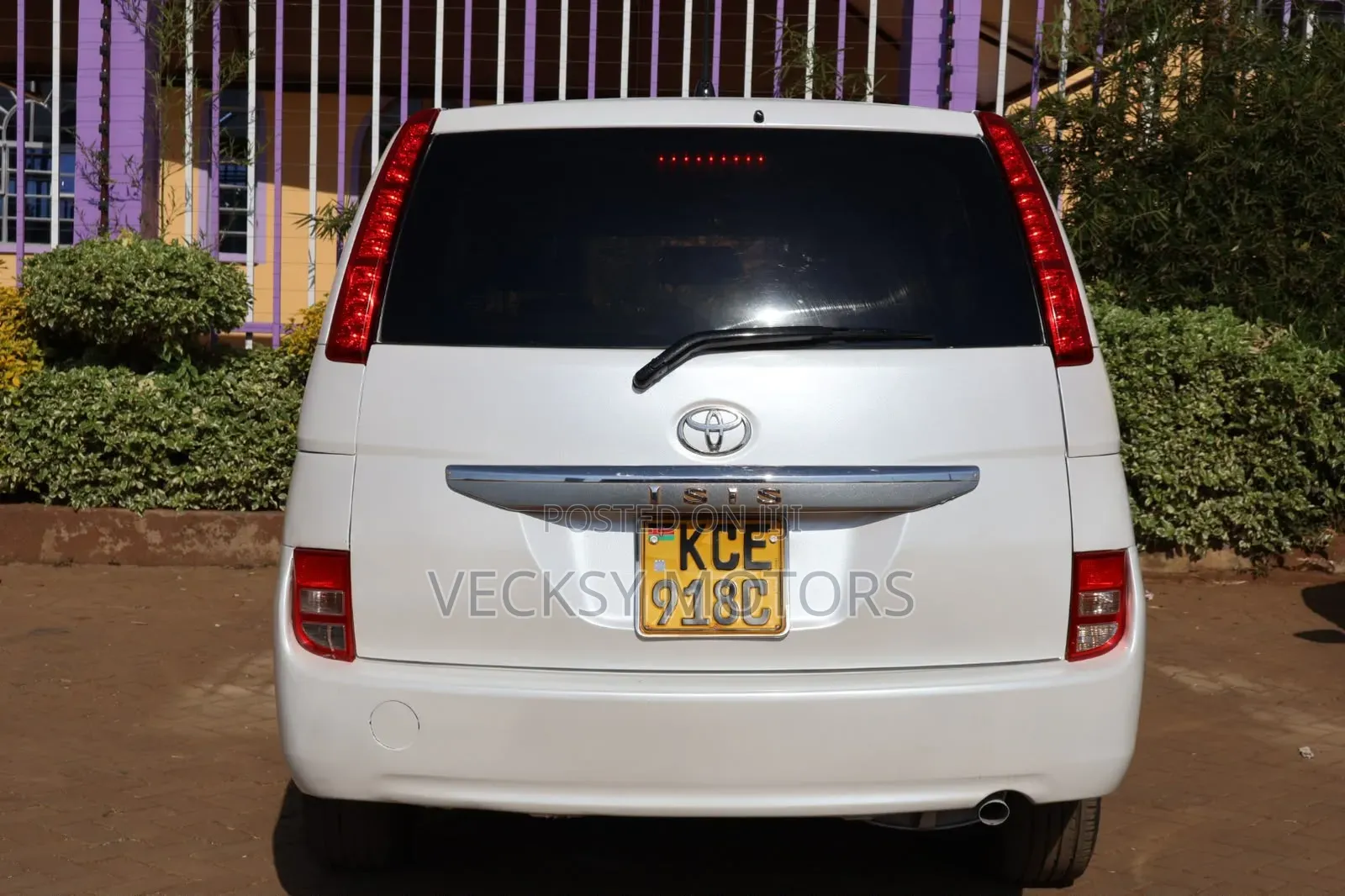 Toyota ISIS 2008 White
