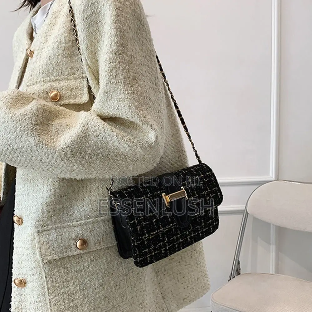 Elegant Tweed Crossbody Flap Bag With Gold Chain Strap