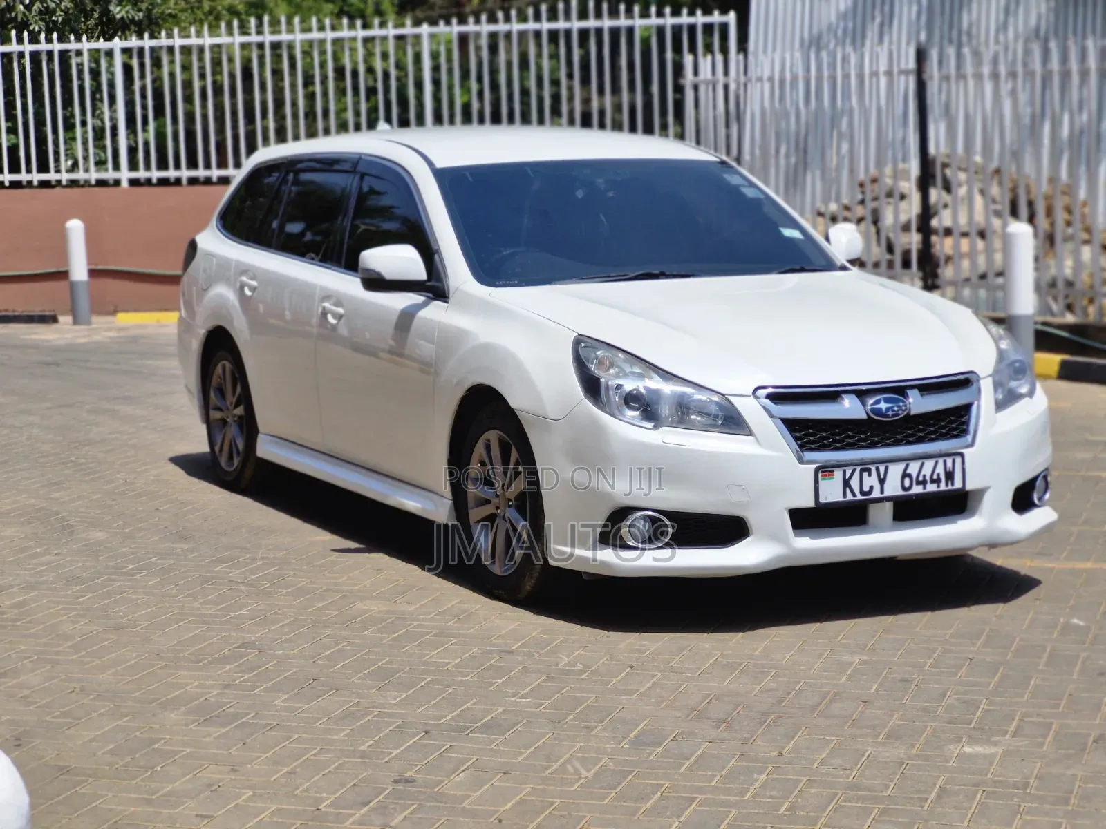 Subaru Legacy 2.5i Premium 2013 White