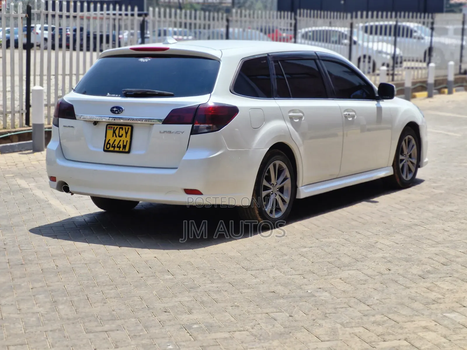 Subaru Legacy 2.5i Premium 2013 White