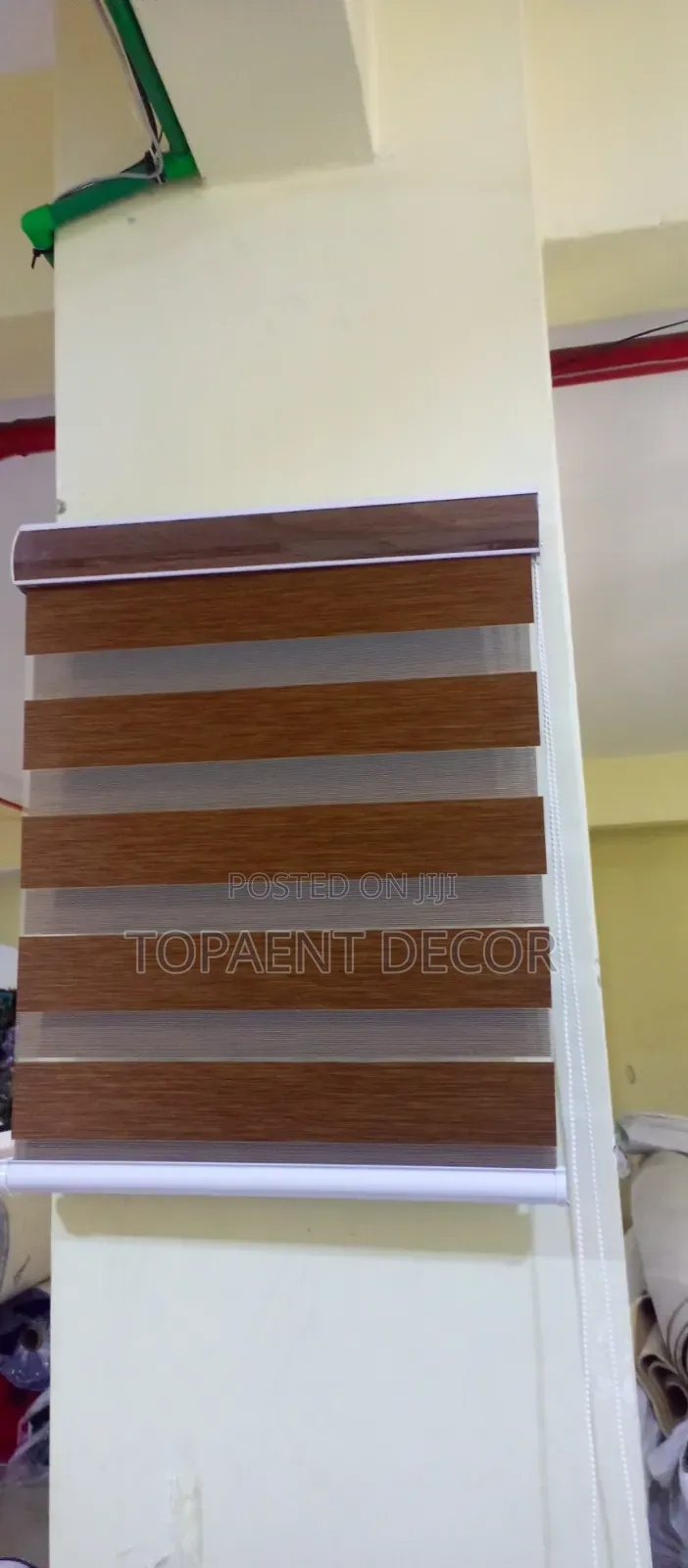 Light Grey Controlling Coloured Horizontal Window Blinds