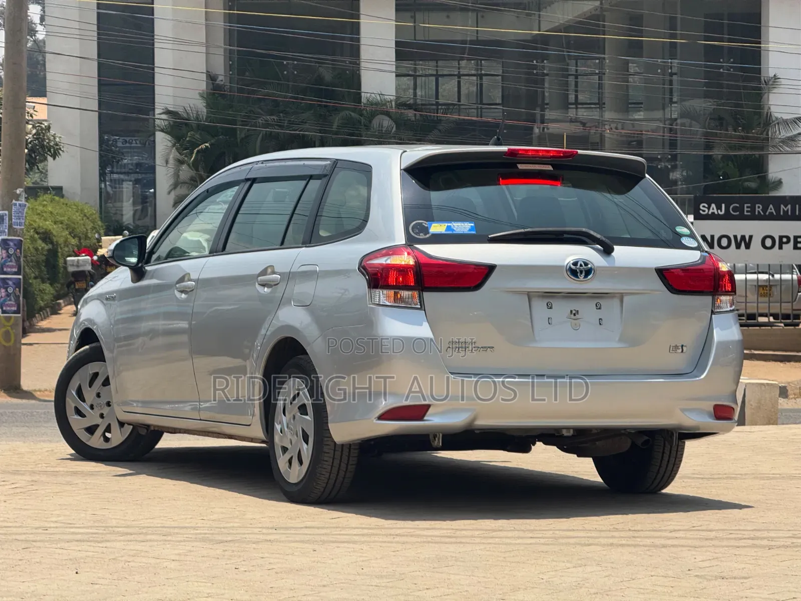 Toyota Corolla Fielder 1.5 Hybrid FWD 2020 Silver