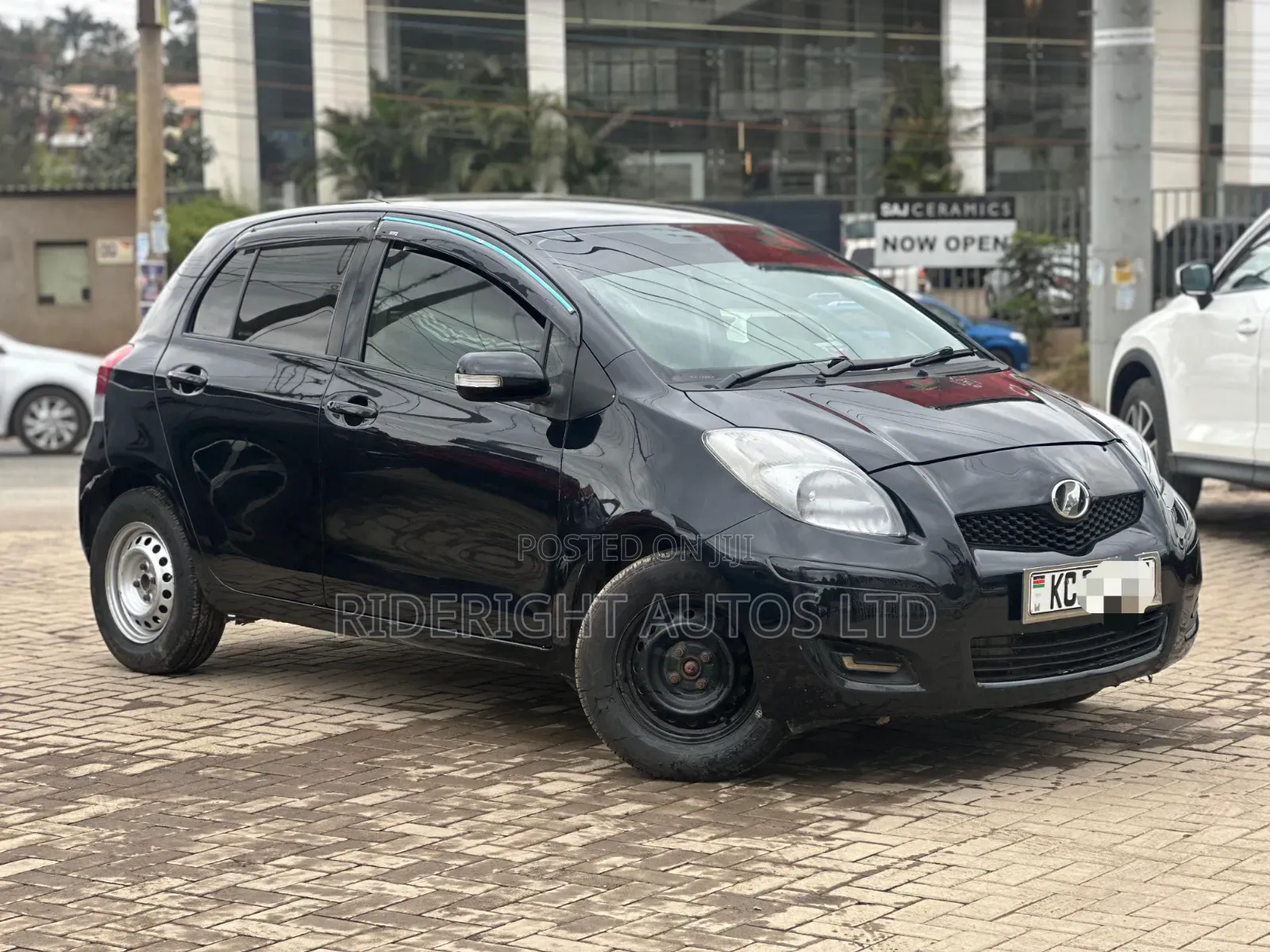 Toyota Vitz 1.3 FWD 5dr 2009 Black