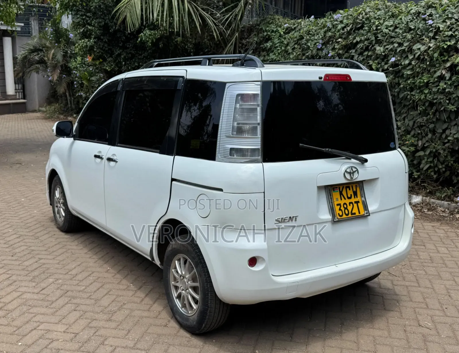 Toyota Sienta 2012 White