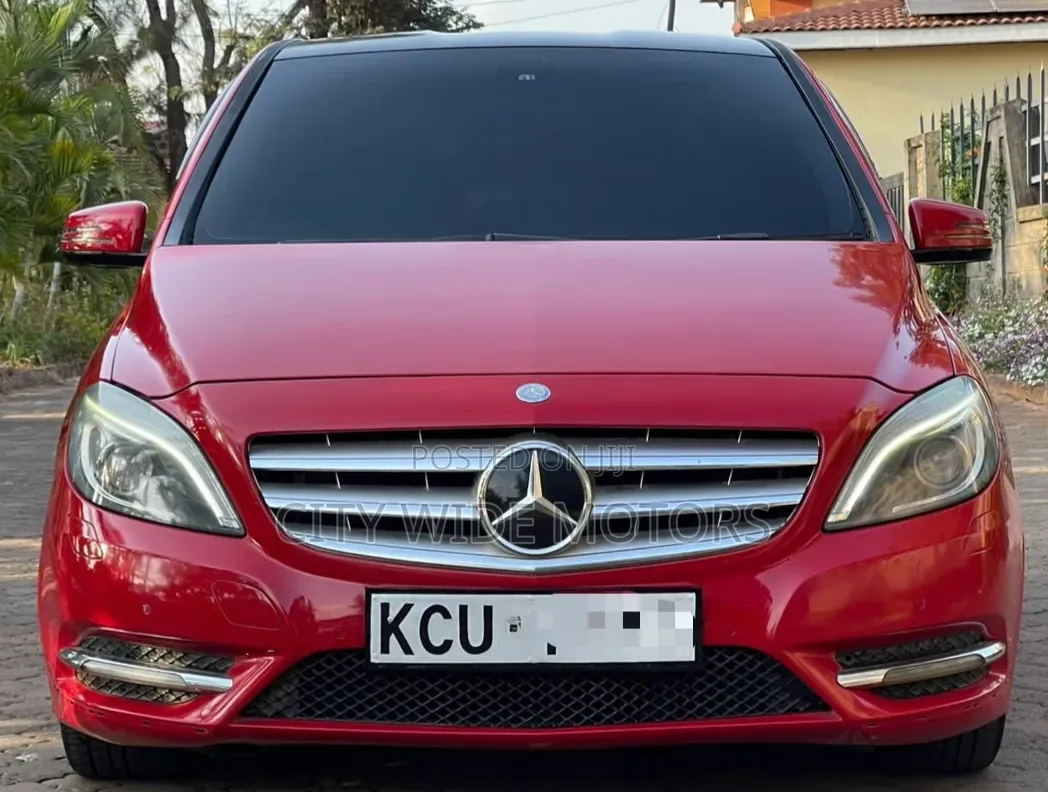 Mercedes-Benz B-Class 2013 Red