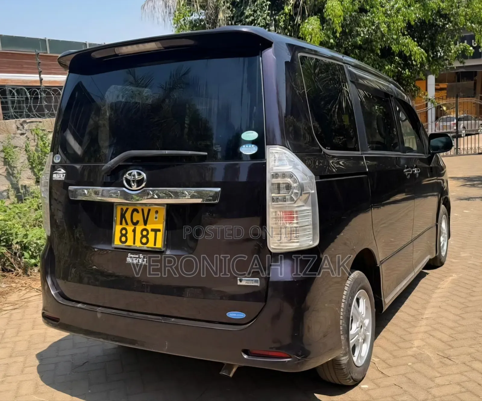 Toyota Voxy 2013 Burgundy