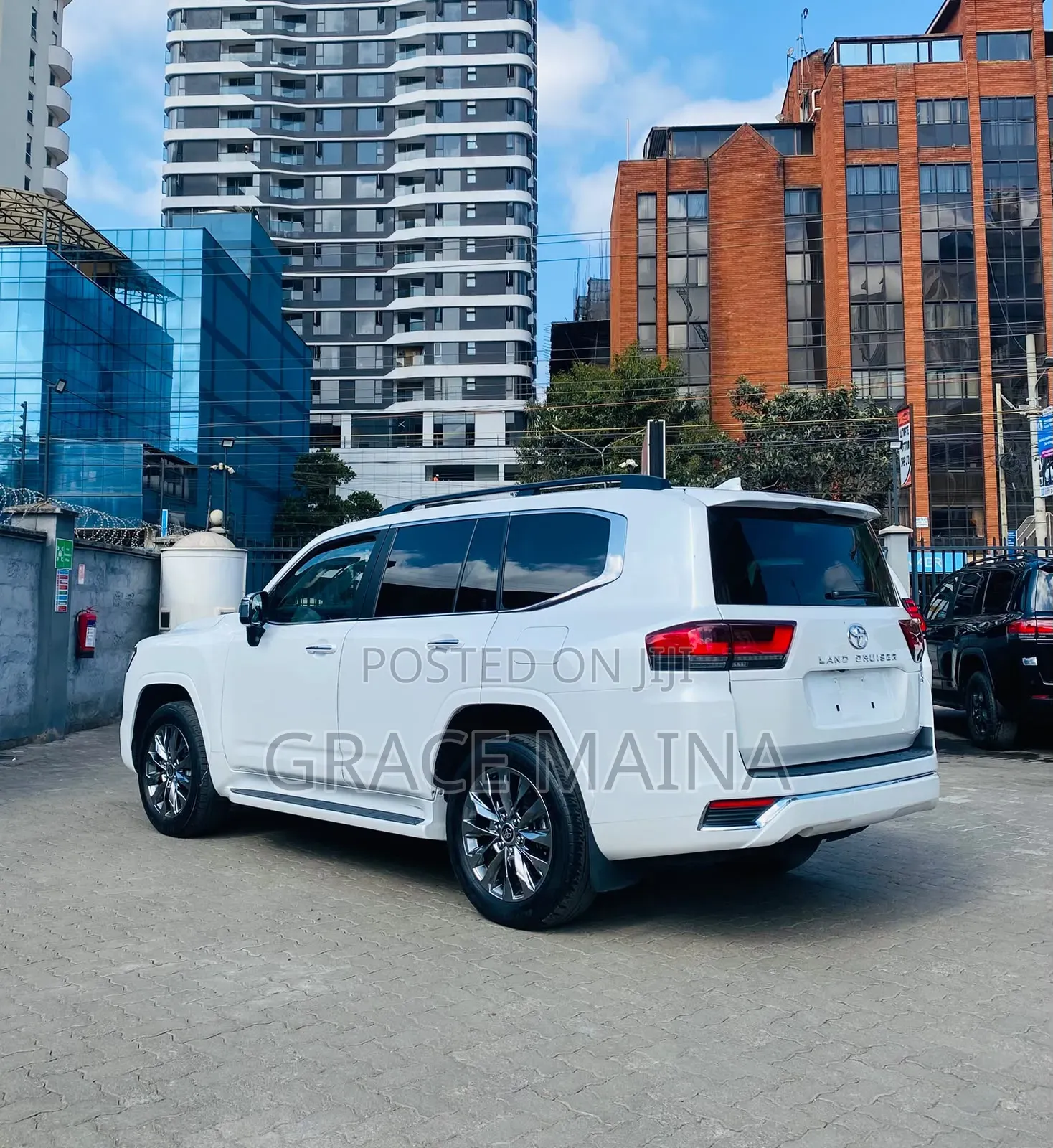 Toyota Land Cruiser LC300 2023 White