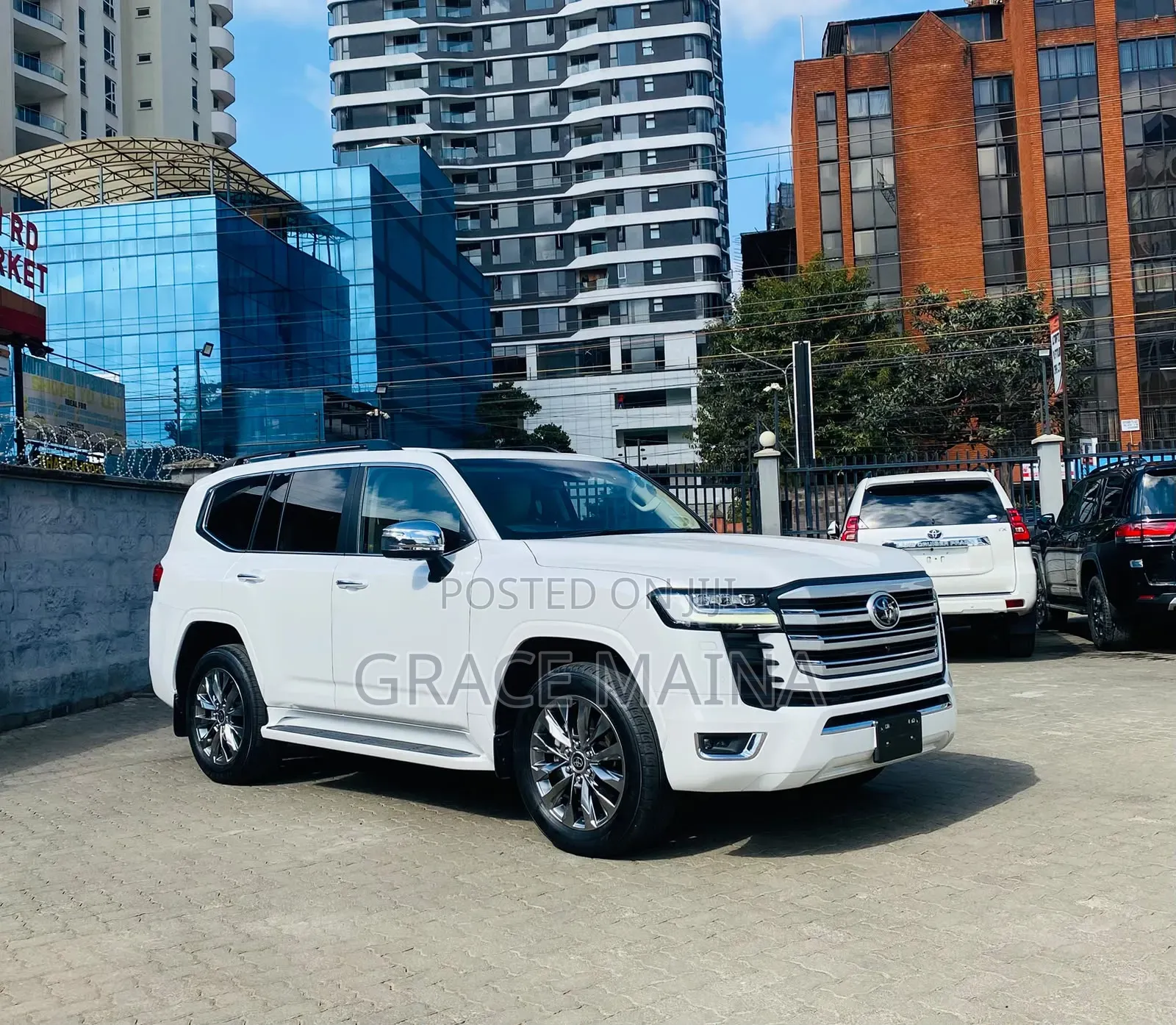 Toyota Land Cruiser LC300 2023 White