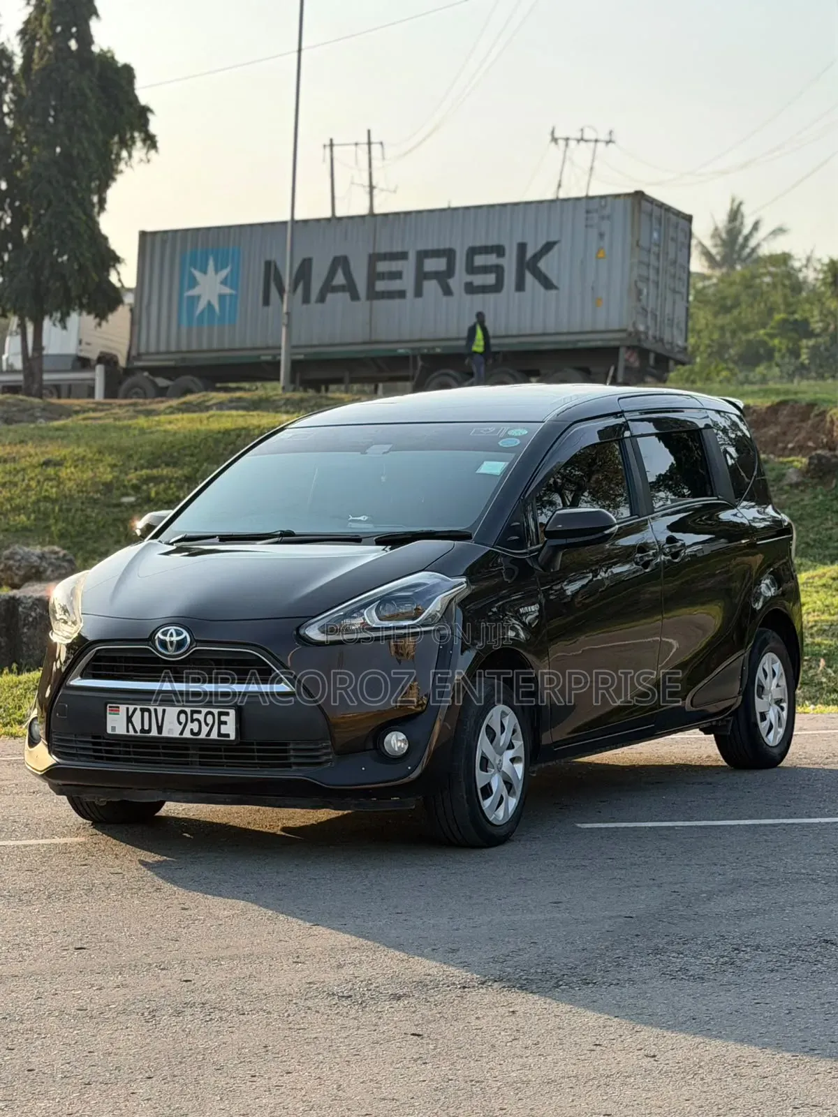 Toyota Sienta 2018 Brown