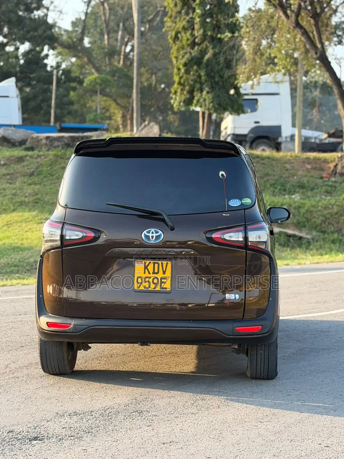 Toyota Sienta 2018 Brown