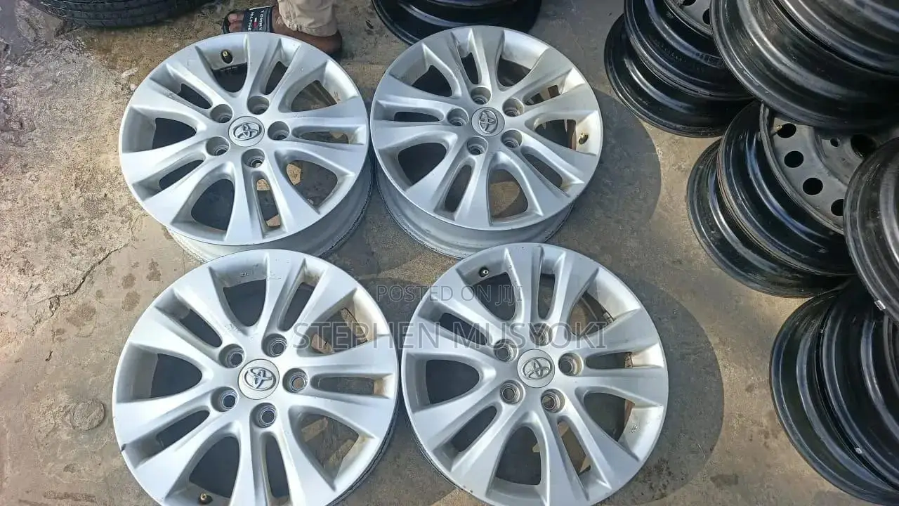 Toyota Noah,voxy,auris, Isis,size 16inch Rims